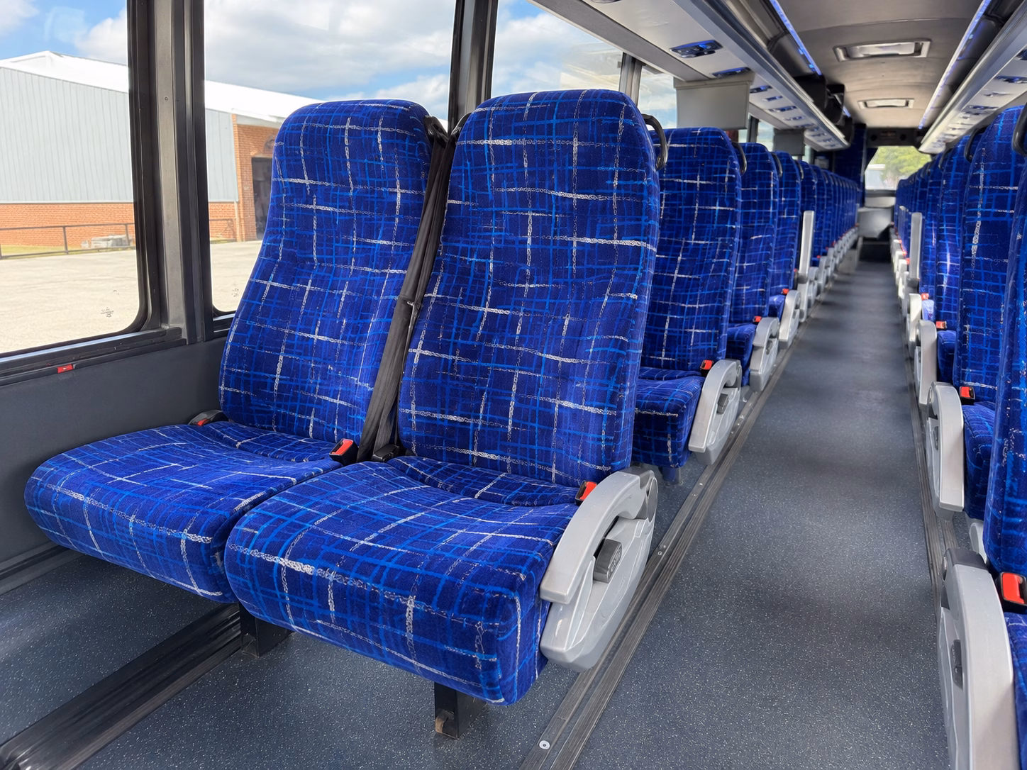 bus rentals to natchez hills and amber falls wineries in hampshire