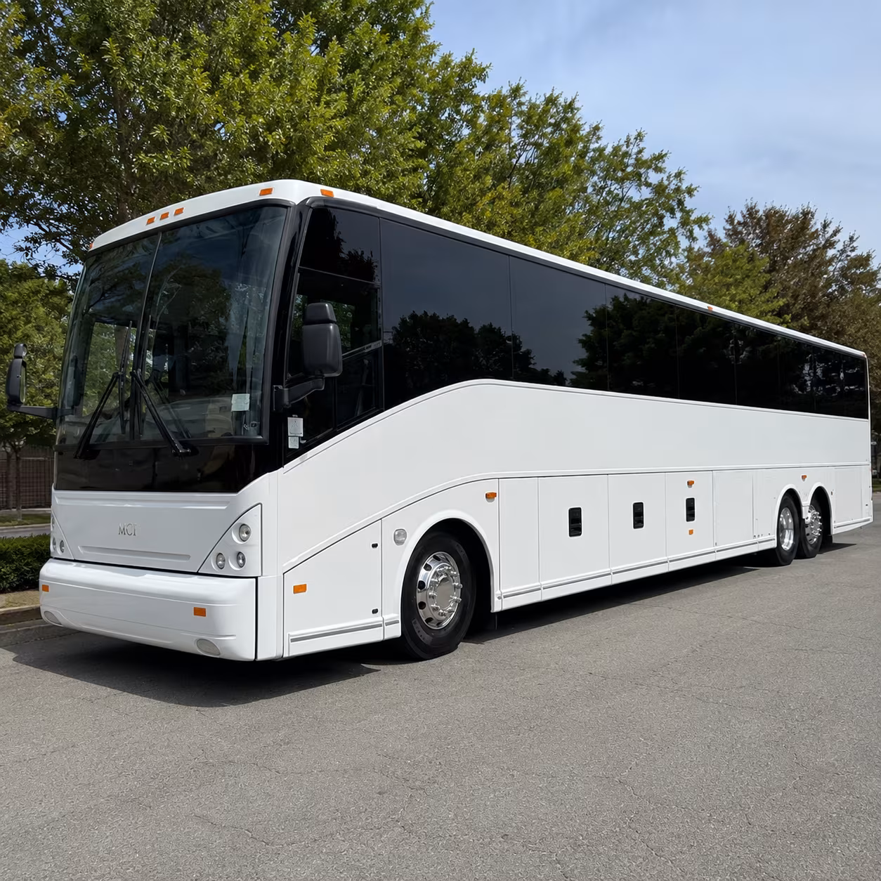hotel shuttle buses between bna and nashville s major resorts