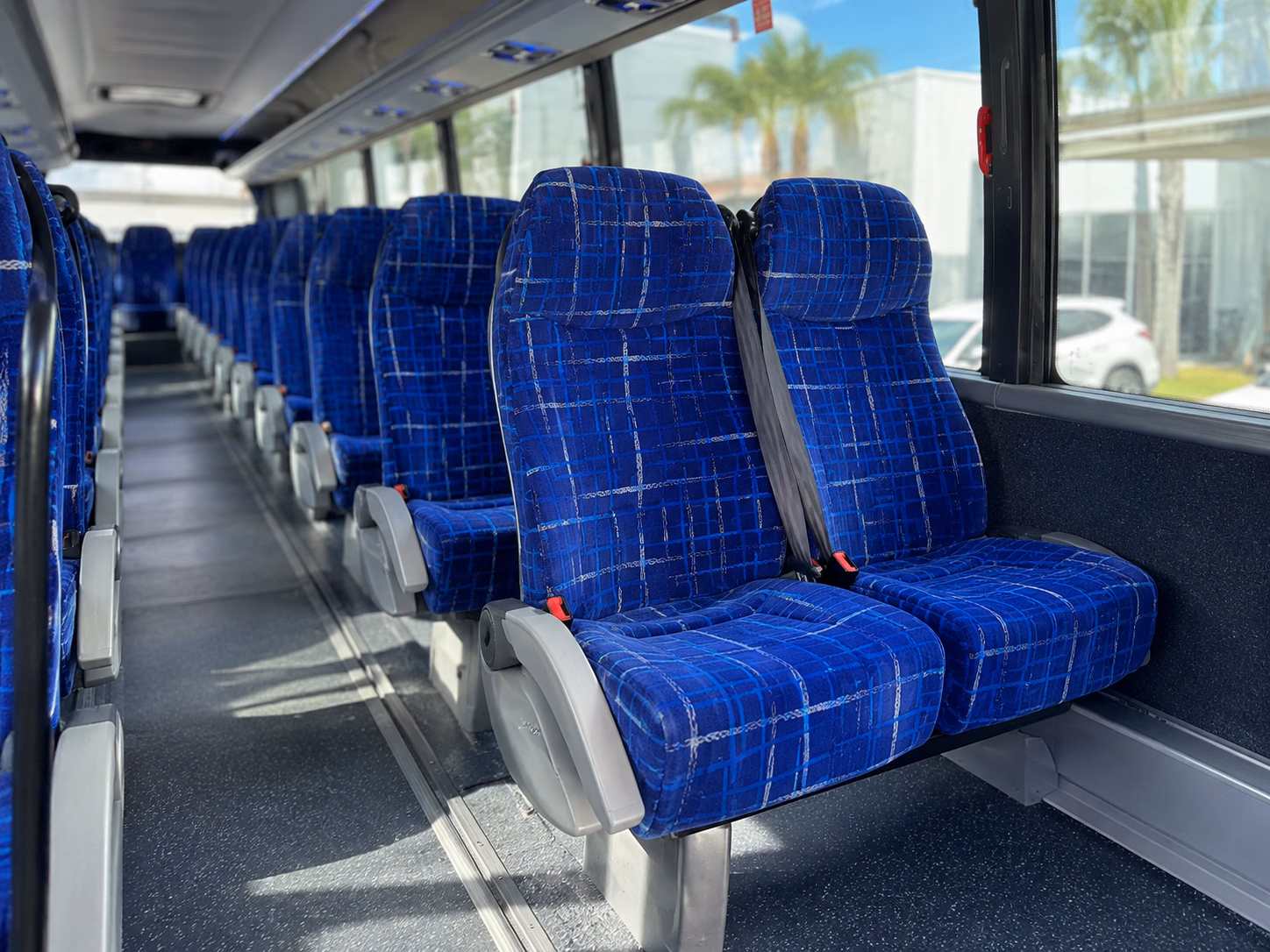 how the type of bus changes the price in nashville tennessee
