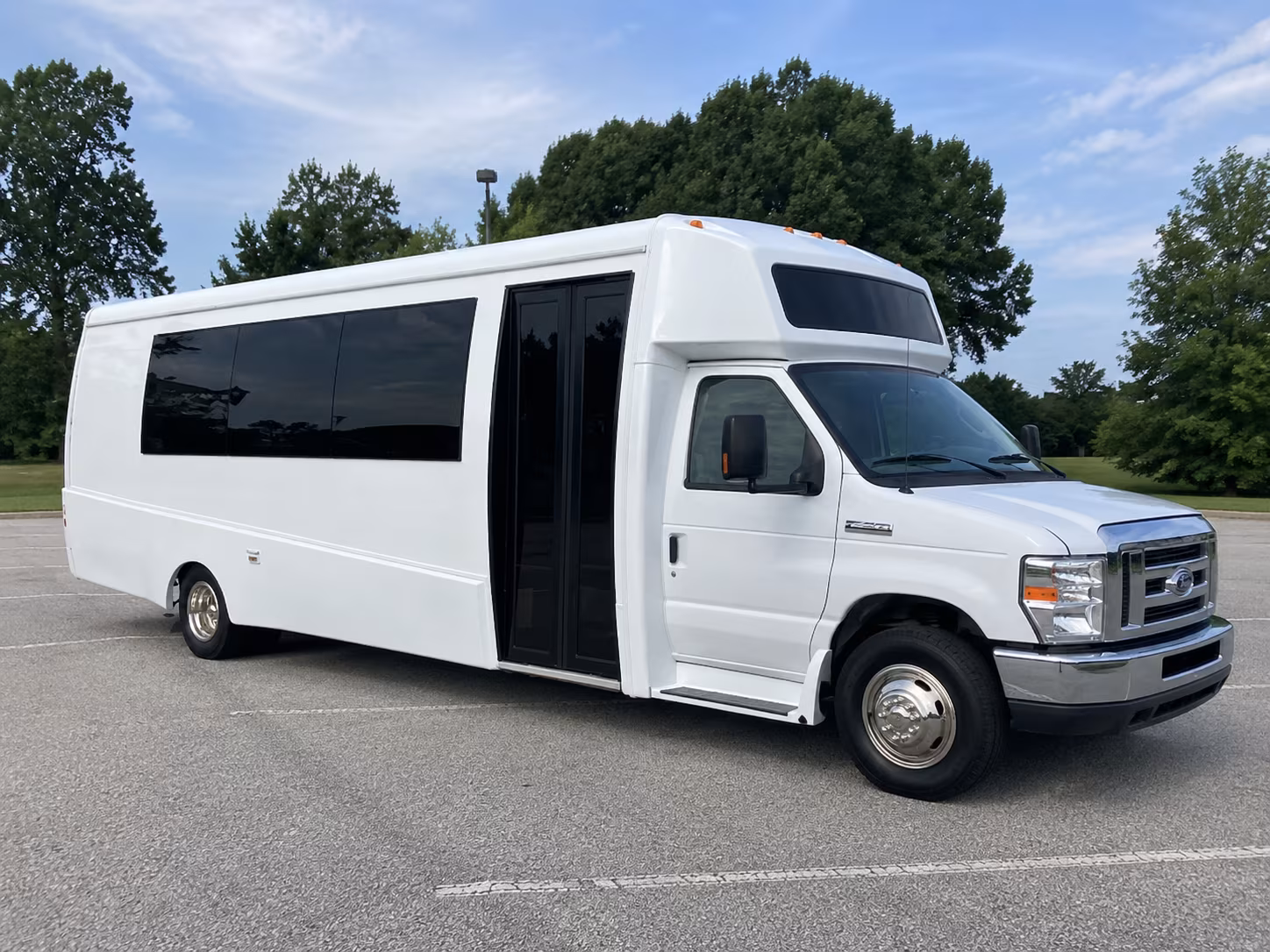 nashville 18 passenger party bus
