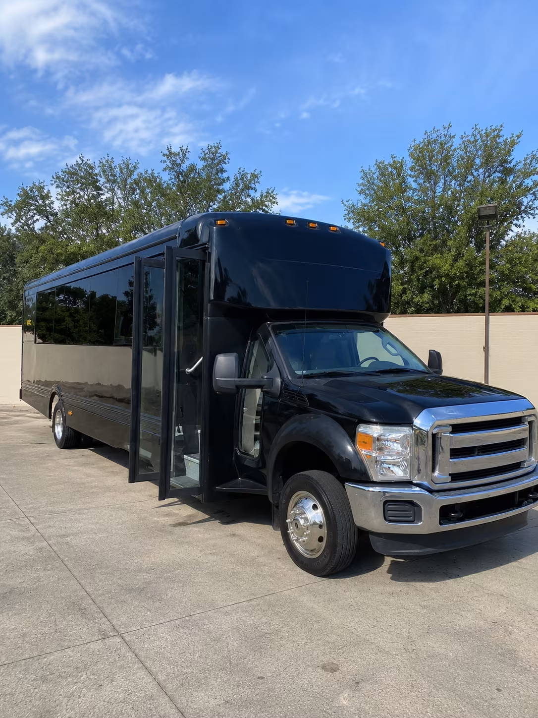 nashville 20 passenger party bus