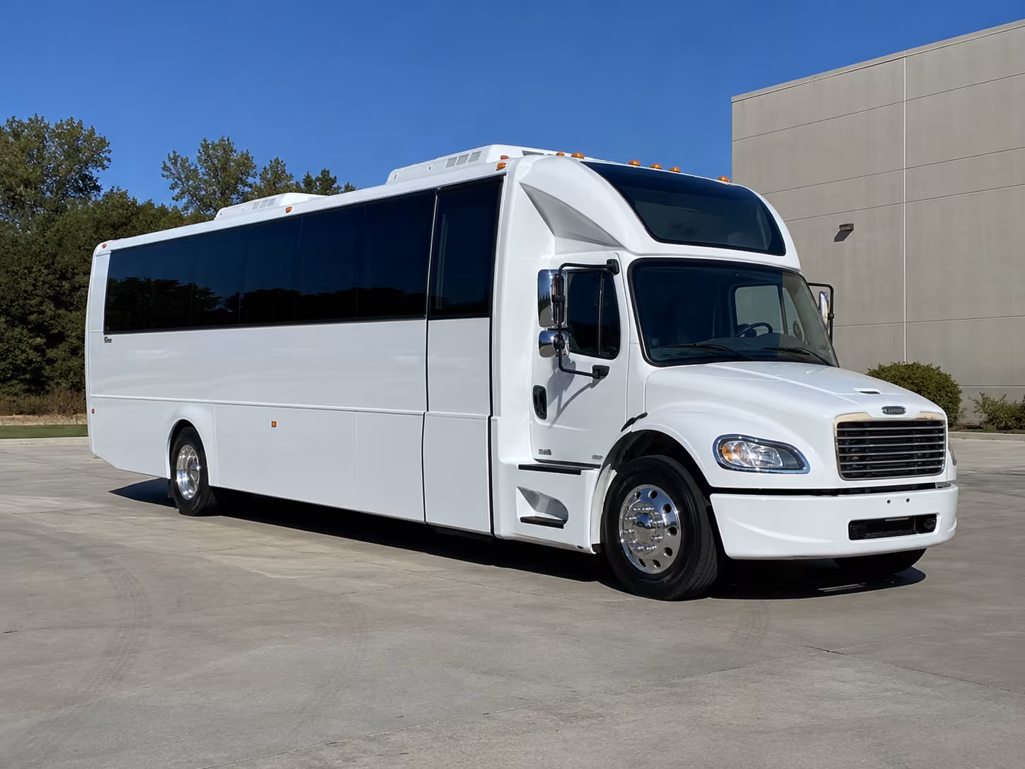 nashville 28 passenger party bus